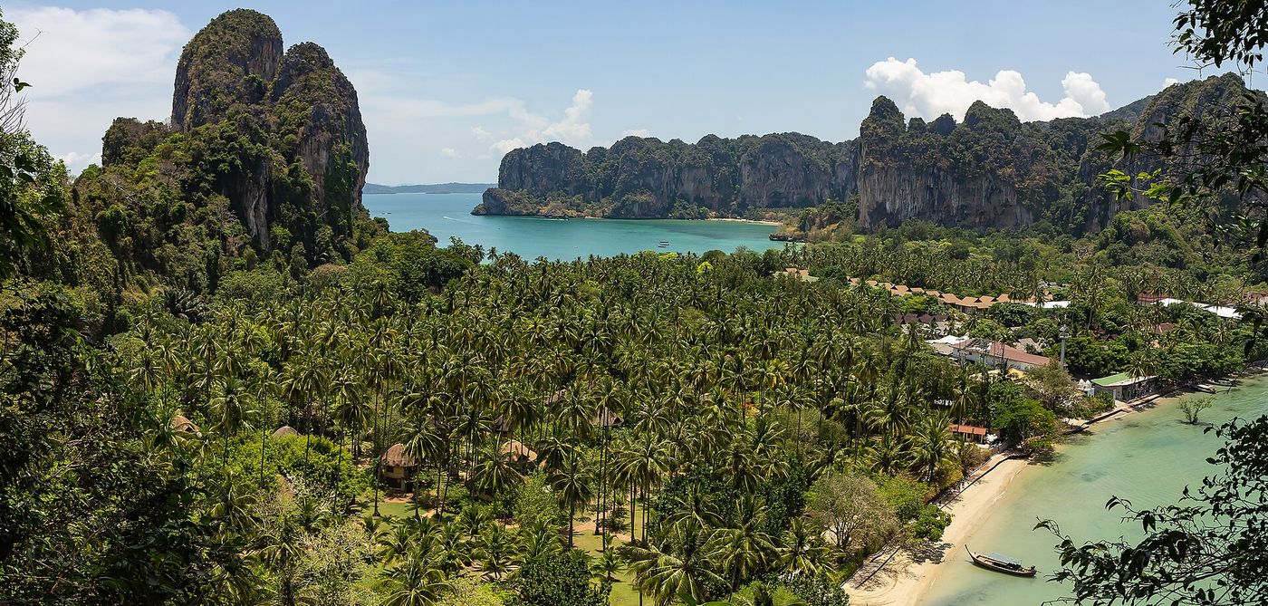 Panorama from the Railay viewpoint over the peninsula and the bay